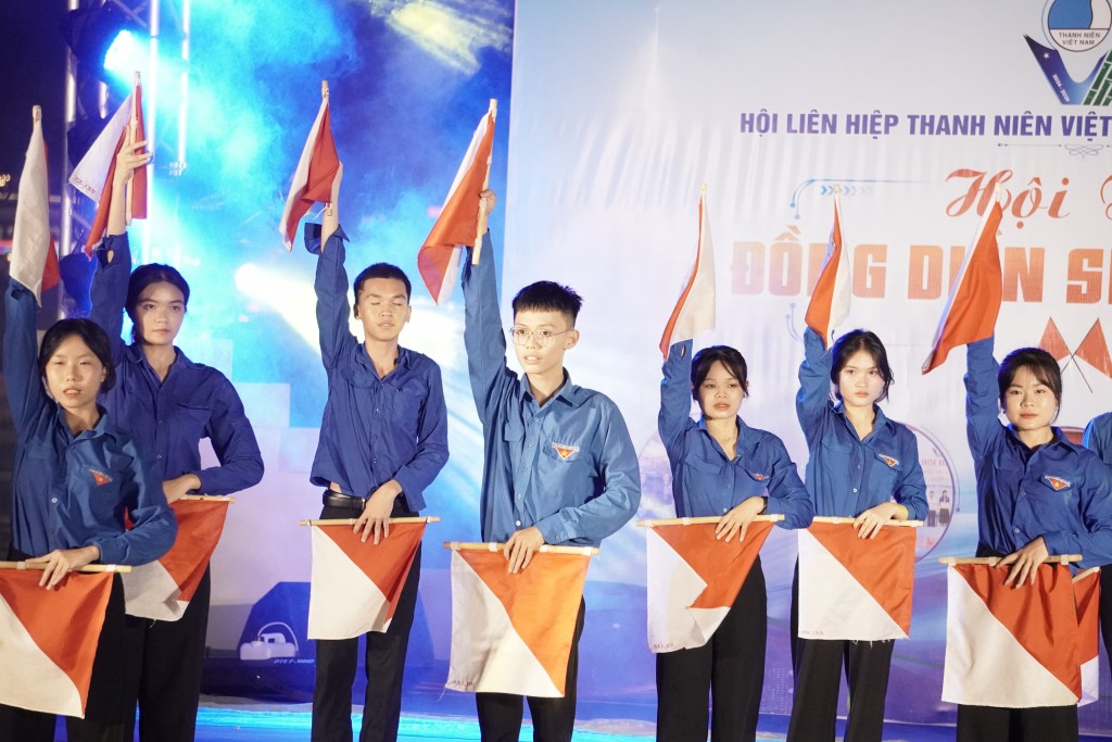 Hội thi với các tiêu chí chấm điểm như: Trang phục, kỹ thuật, thông điệp chào mừng Đại hội, âm thanh, chạy đội hình, ngôn ngữ hình thể…(Ảnh Đ.Minh)