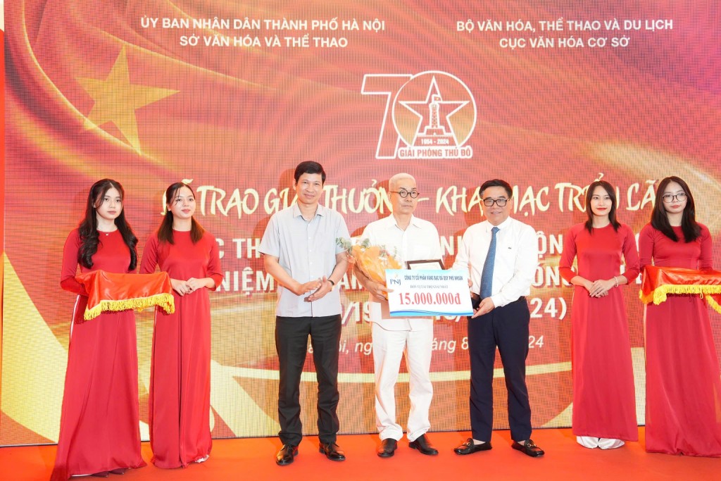 BTC trao giải Nhất sáng tác logo tới tác giả Nguyễn Công Quang