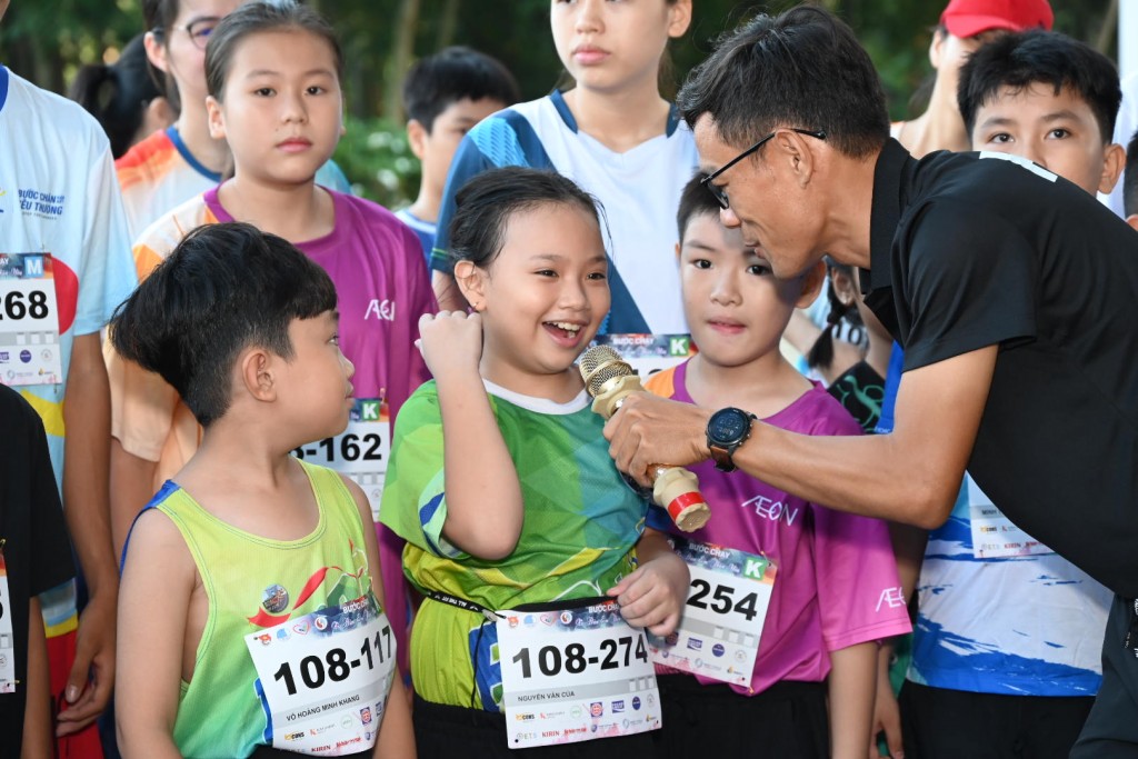 Sôi nổi giải chạy gây quỹ “Bước chạy vì đàn em thân yêu”