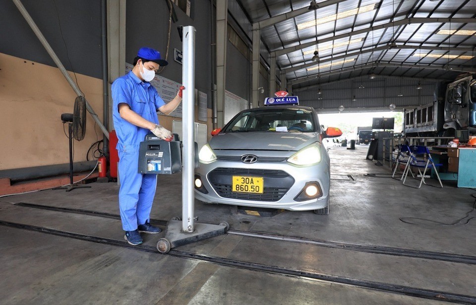 Tìm giải pháp ứng phó với ùn tắc đăng kiểm cuối năm 2024