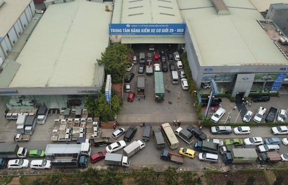 Đề xuất ký hợp đồng với đăng kiểm viên hưởng án treo
