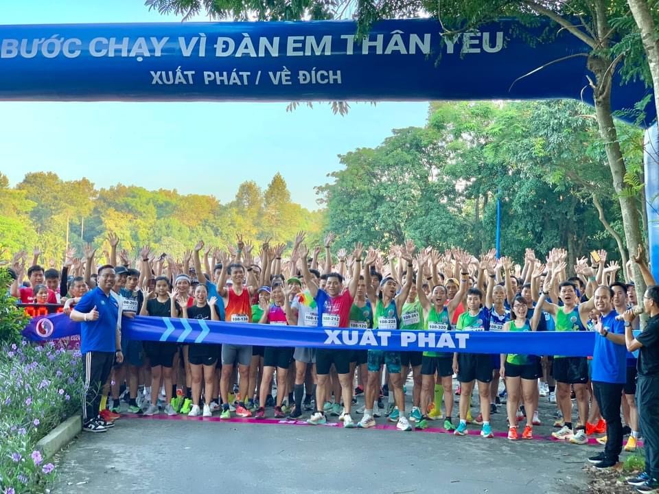 Sôi nổi giải chạy gây quỹ “Bước chạy vì đàn em thân yêu”