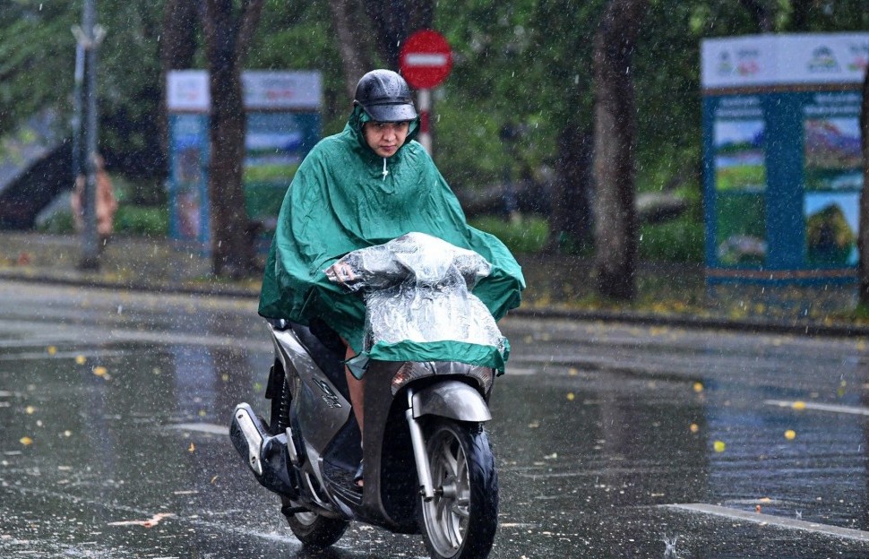 Hà Nội mưa rào và dông