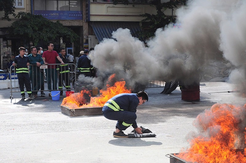 UBND phường Cửa Đông đưa nghiệp vụ chữa cháy cơ sở vào thi đấu thể thao