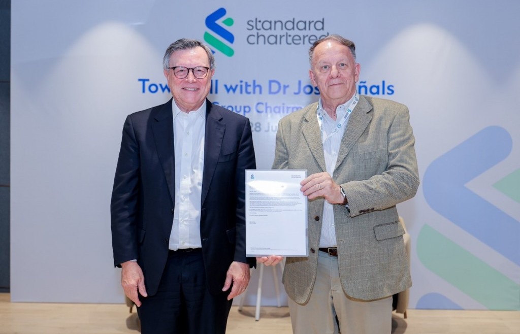 Standard Chartered đồng hành cùng Chương trình Mở đường đến tương lai của Vinacapital Foundation