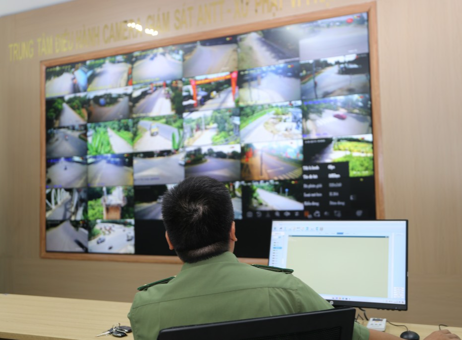 Trung tâm Điều hành camera giám sát giao thông, an ninh trật tự và xử lý vi phạm hành chính CA huyện Phú Giáo