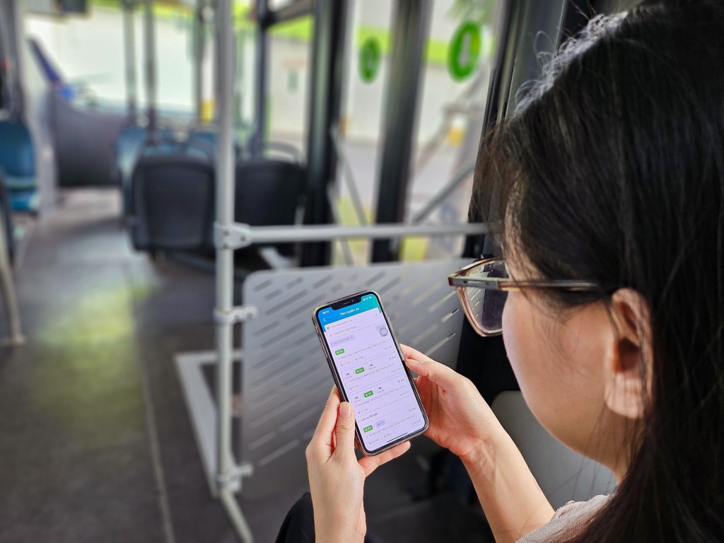   Một khách hàng đang trải nghiệm giải pháp kết nối giao thông xanh Door to Door