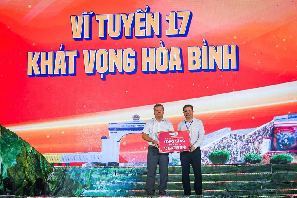 Sâu lắng chương trình nghệ thuật “Vĩ tuyến 17 - Khát vọng hòa bình”