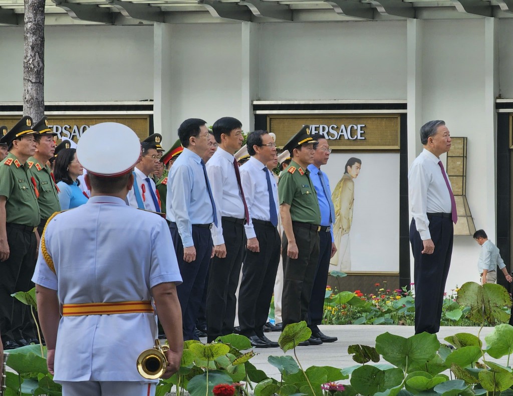 Trước đó, đoàn lãnh đạo do Tổng Bí thư, Chủ