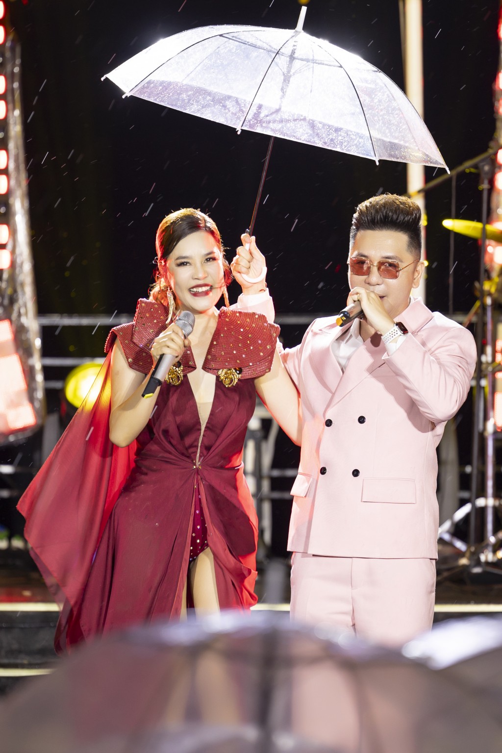 Bộ đôi Thu Phương, Minh Vương tái hiện loạt hit đình đám