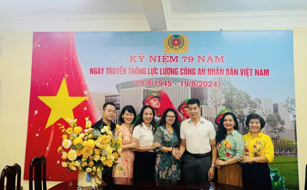 Tôn vinh cán bộ, chiến sĩ công an nhân kỷ niệm 79 năm Ngày truyền thống Tôn vinh cán bộ, chiến sĩ công an nhân kỷ niệm 79 năm Ngày truyền thống