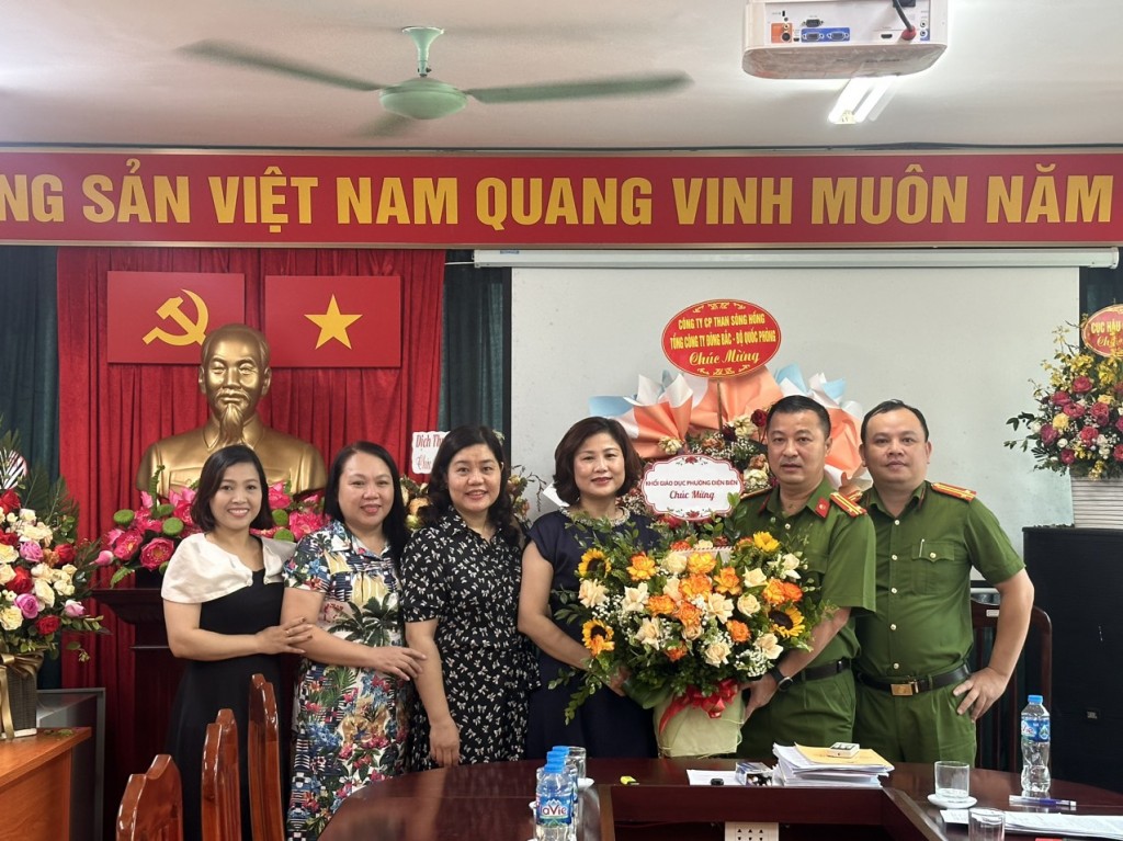 Tôn vinh cán bộ, chiến sĩ công an nhân kỷ niệm 79 năm Ngày truyền thống