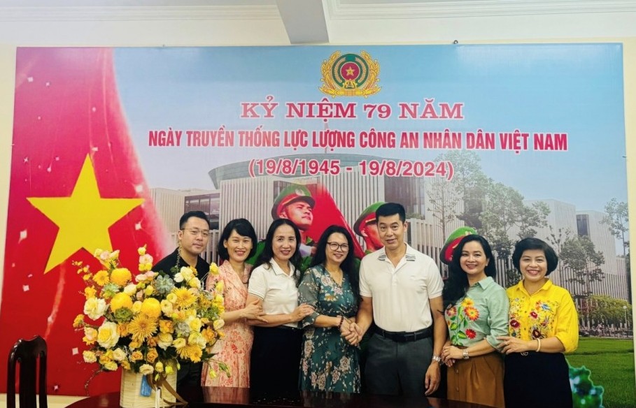 Tôn vinh cán bộ, chiến sĩ công an nhân kỷ niệm 79 năm Ngày truyền thống