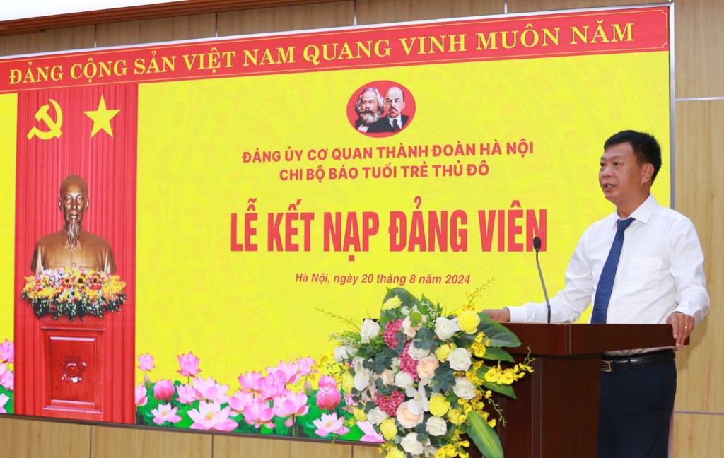 đồng chí: Phùng Khải Lợi, Phó Bí thư Thường trực Đảng ủy khối các cơ quan TP Hà Nội; Đàm