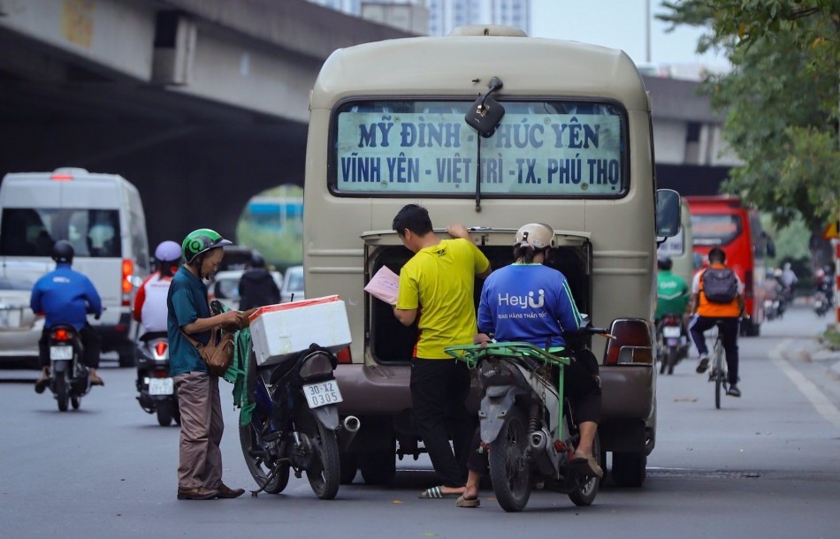 Yêu cầu xử lý nghiêm tình trạng “xe dù, bến cóc”