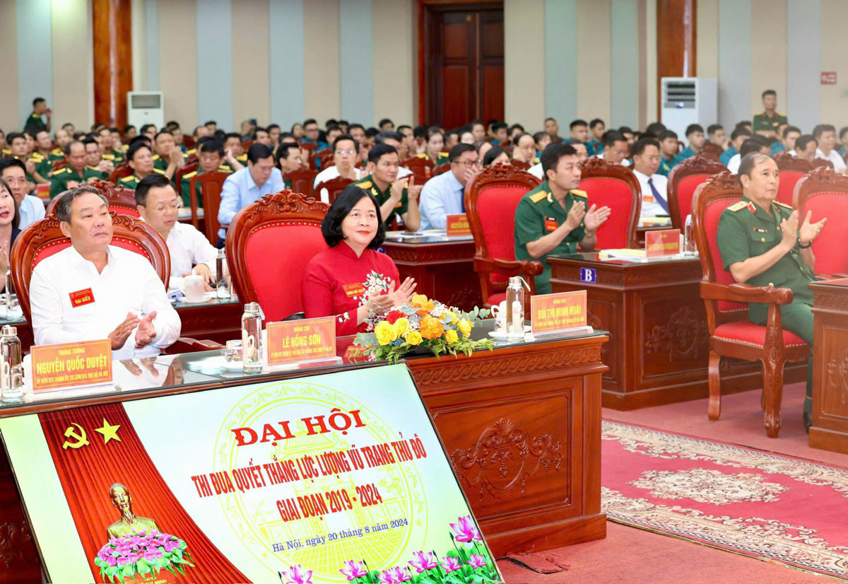 Bí thư Thành ủy Bùi Thị Minh Hoài dự Đại hội Thi đua Quyết thắng lực lượng vũ trang Thủ đô