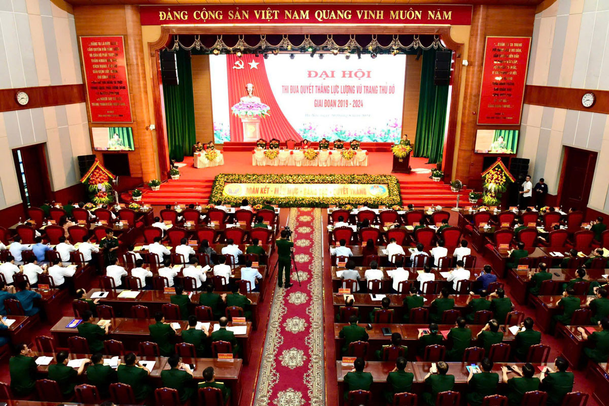 Bí thư Thành ủy Bùi Thị Minh Hoài dự Đại hội Thi đua Quyết thắng lực lượng vũ trang Thủ đô