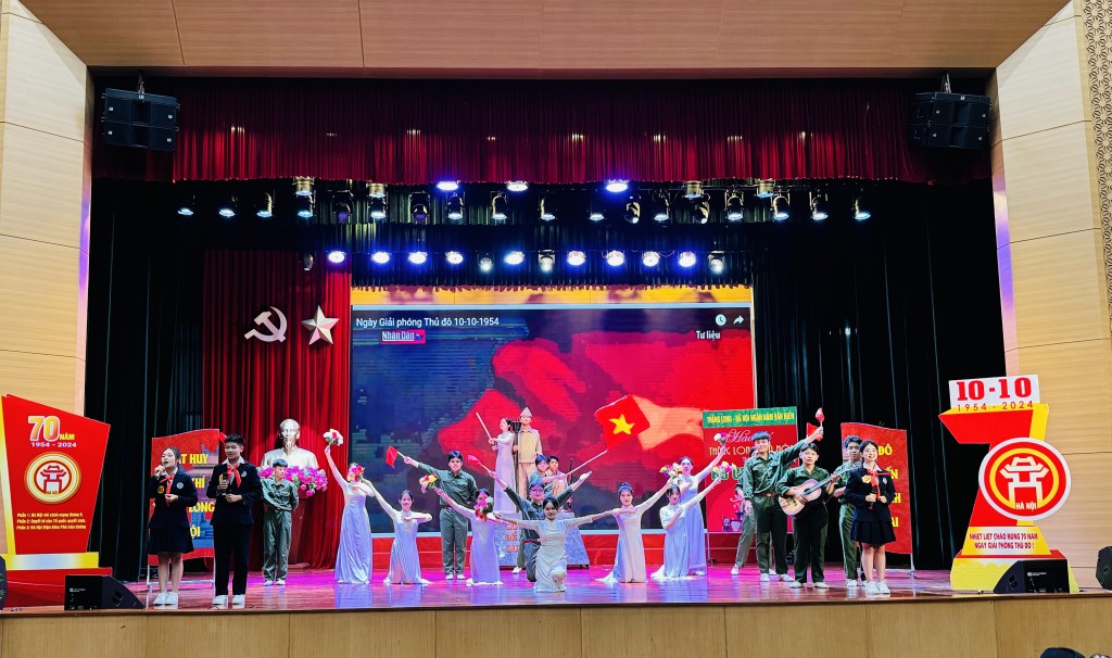 Phần thi của đội huyện Đông Anh