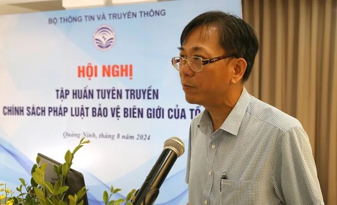 Đồng chí Hồ Hồng Hải, Phó Vụ trưởng Vụ Pháp chế (Bộ thông tin và Truyền thông) phát biểu tại hội nghị.