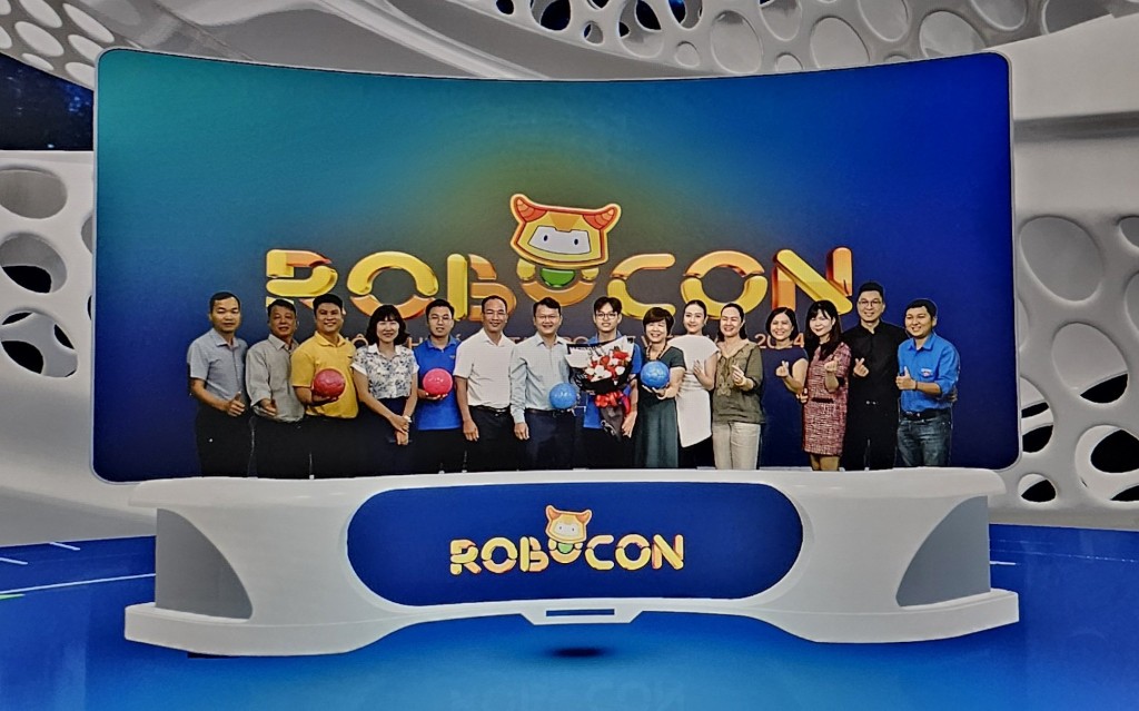 ABU Robocon 2024 - Robot thế giới đến Việt Nam gieo mạ, cấy lúa