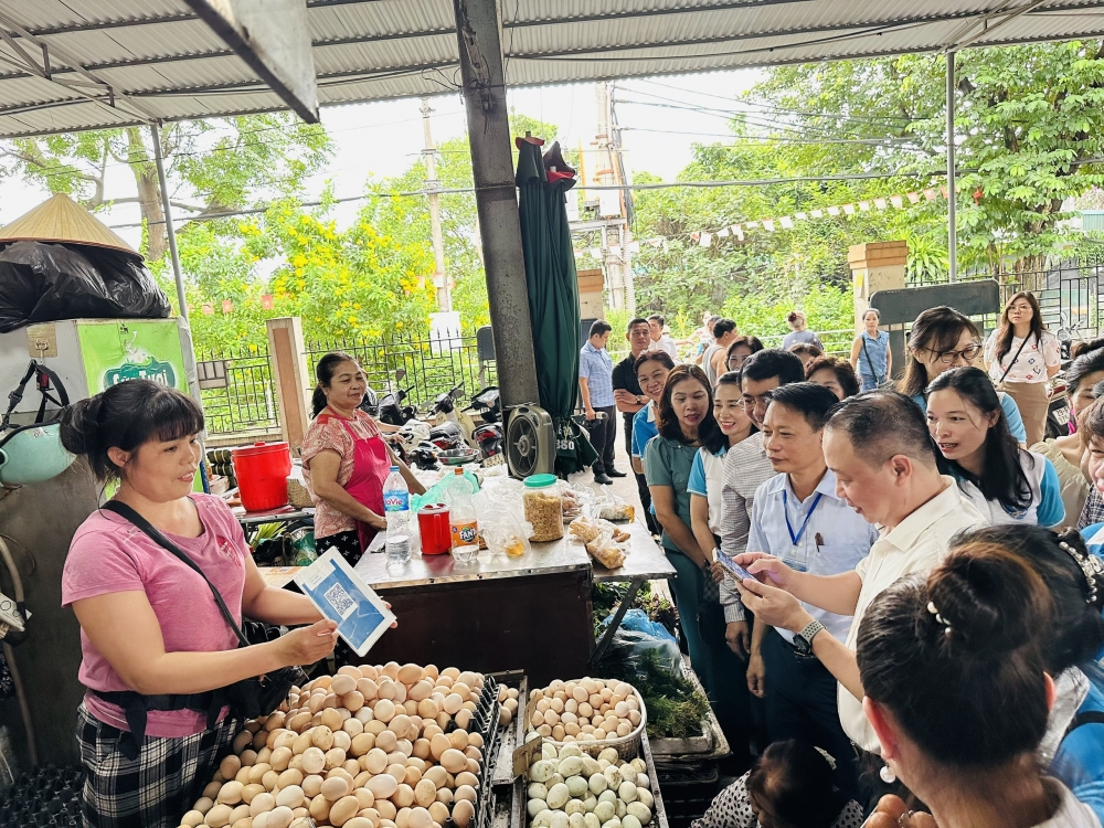 Ra mắt mô hình &quot;Chợ văn minh, an toàn, hiệu quả&quot; đầu tiên của quận Tây Hồ