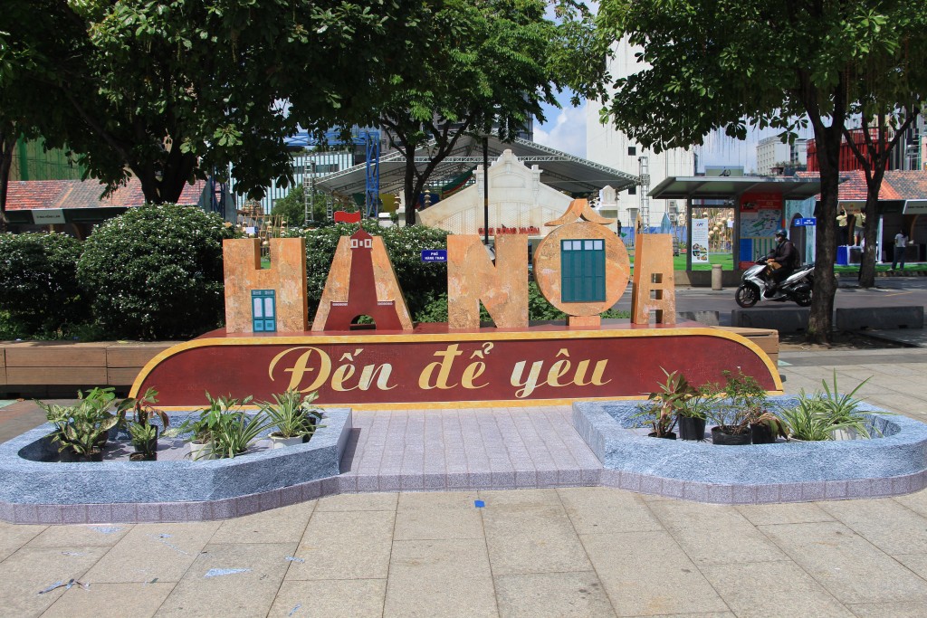 Biểu tượng TP Hà Nội cùng khẩu hiệu yêu thương Biểu tượng TP Hà Nội cùng khẩu hiệu yêu thương