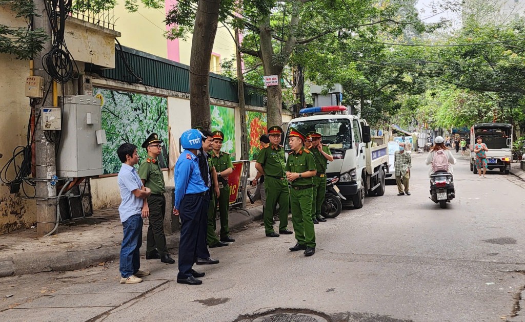 Kiểm tra, xử lý vi phạm khu vực cổng trường trước năm học mới