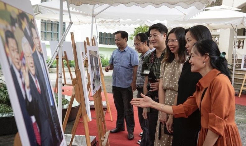 Triển lãm ảnh “Tổng Bí thư Nguyễn Phú Trọng” thu hút sự quan tâm của người dân Thủ đô