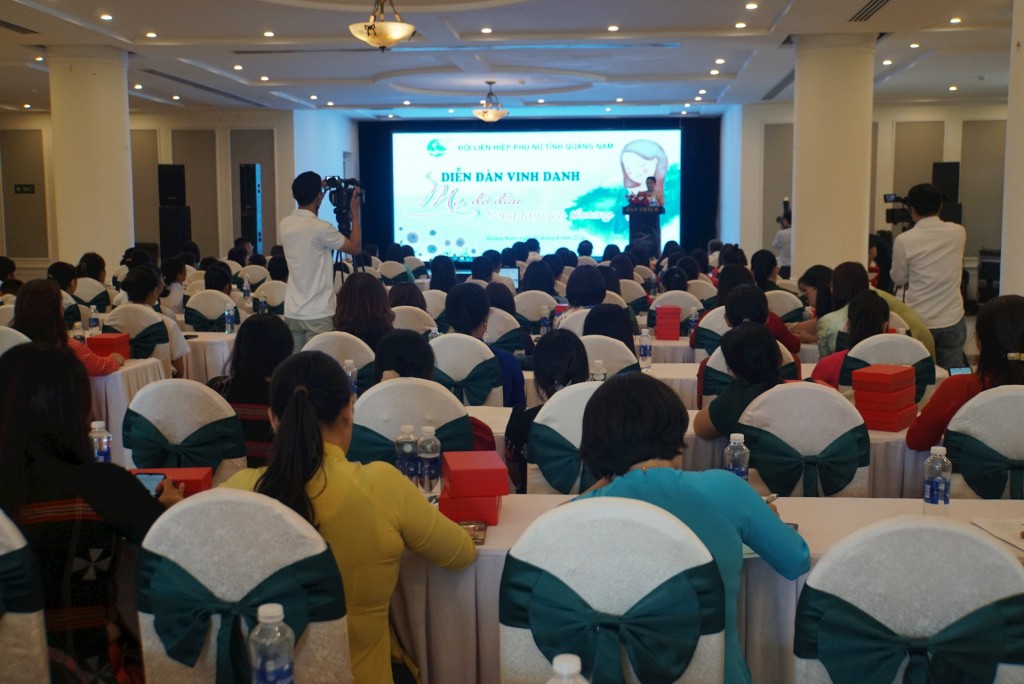 Quang cảnh tại diễn đàn