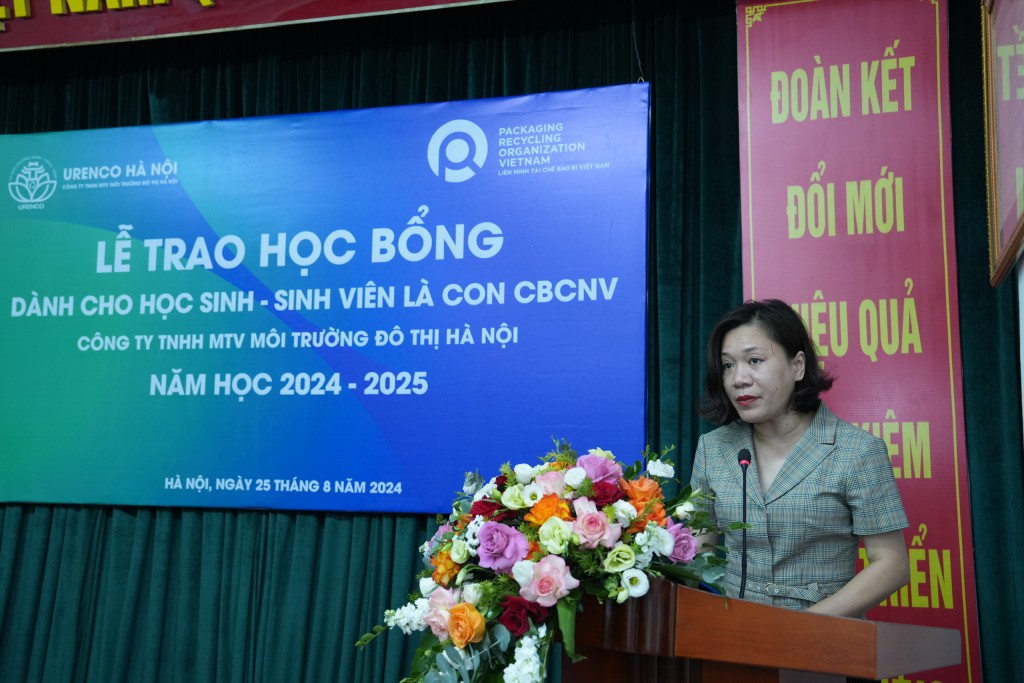 Trao học bổng cho HSSV của công nhân môi trường