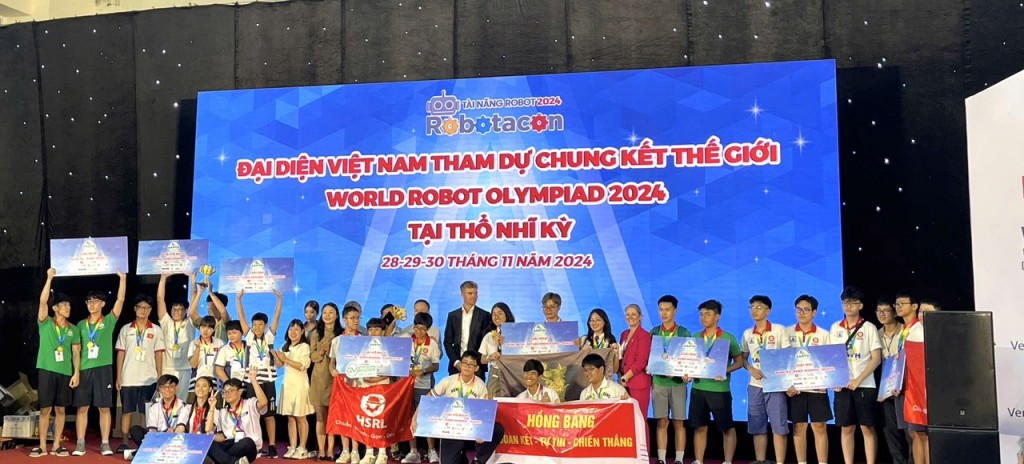 Học sinh THCS Giảng Võ 2 vào chung kết World Robot Olympiad