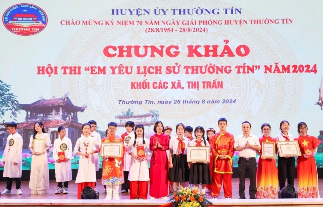 Chung khảo “Em yêu lịch sử Thường Tín” mừng Ngày Giải phóng Thủ đô