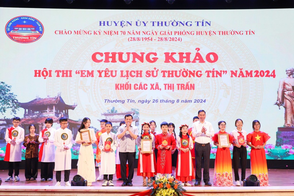 Chung khảo “Em yêu lịch sử Thường Tín” mừng Ngày Giải phóng Thủ đô