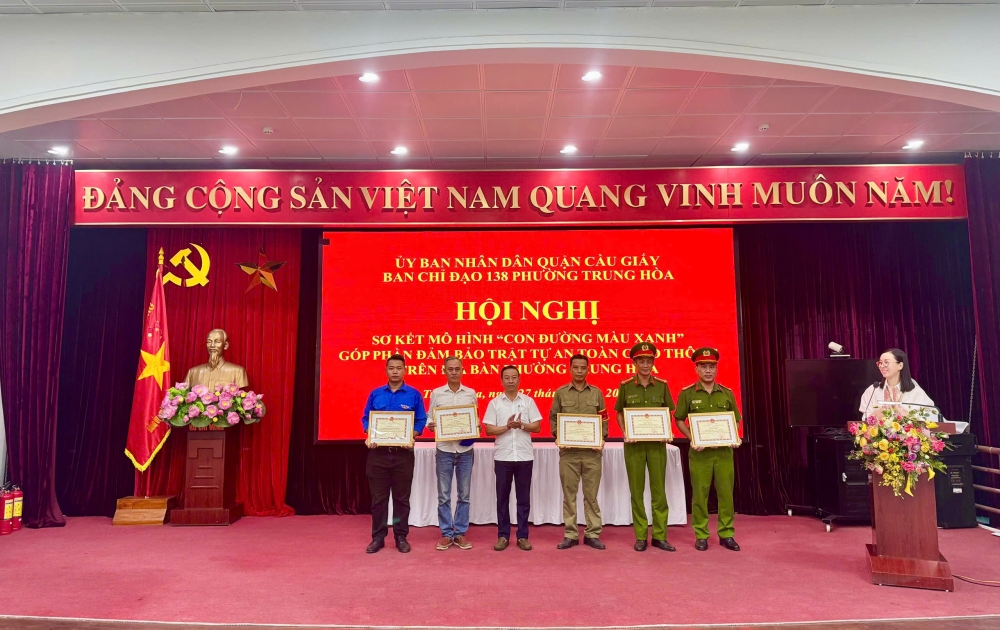 Sơ kết &quot;Con đường màu xanh&quot; và đổi vũ khí, vật liệu nổ lấy bình chữa cháy