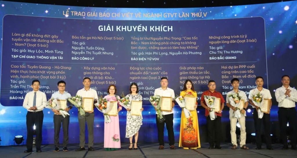 Trao giải “Báo chí viết về ngành Giao thông vận tải lần thứ V”