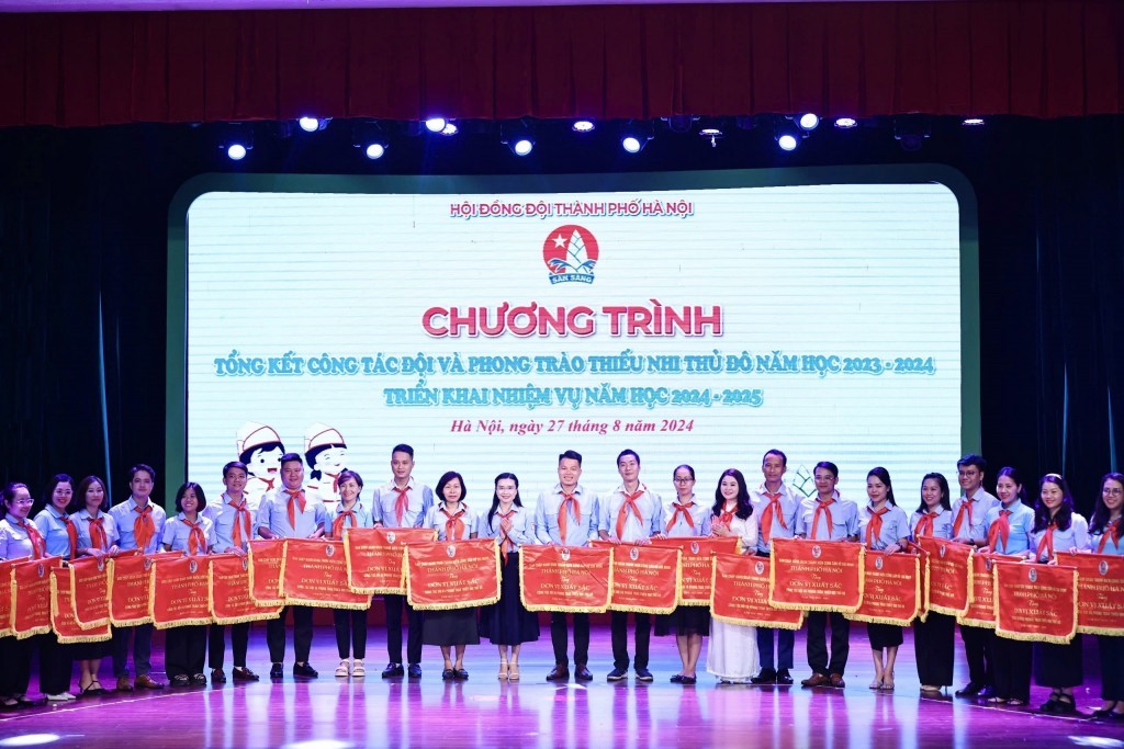 Thiếu nhi Thủ đô "vâng lời Bác dạy, tiếp bước cha anh"