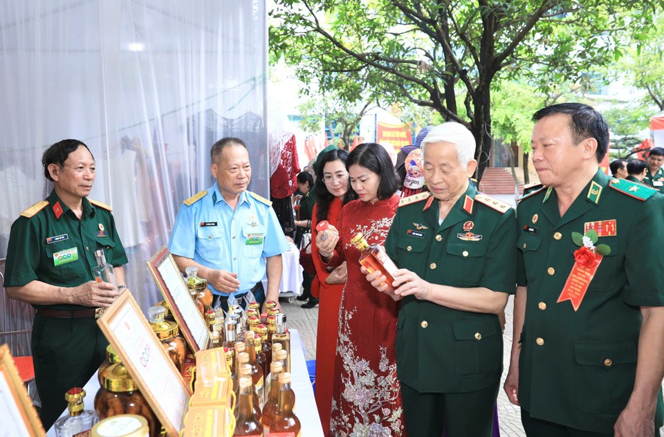 Hội Cựu chiến binh TP Hà Nội đón nhận Huân chương Lao động hạng Ba