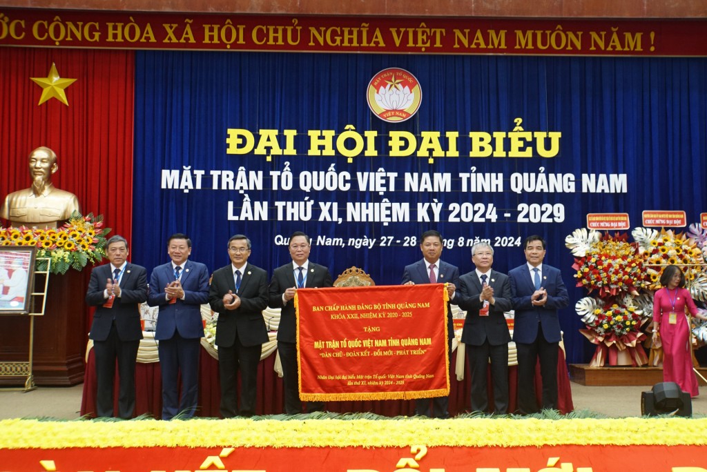 96  thành viên UB MTTQ Việt Nam tỉnh Quảng Nam nhiệm kỳ 2024 -2029 ra mắt tại đại hội (Ảnh: quangnam.gov.vn)