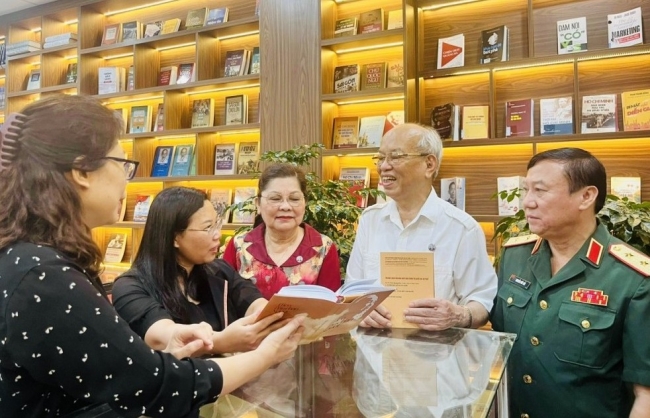 Triển lãm sách 55 năm thực hiện Di chúc Chủ tịch Hồ Chí Minh