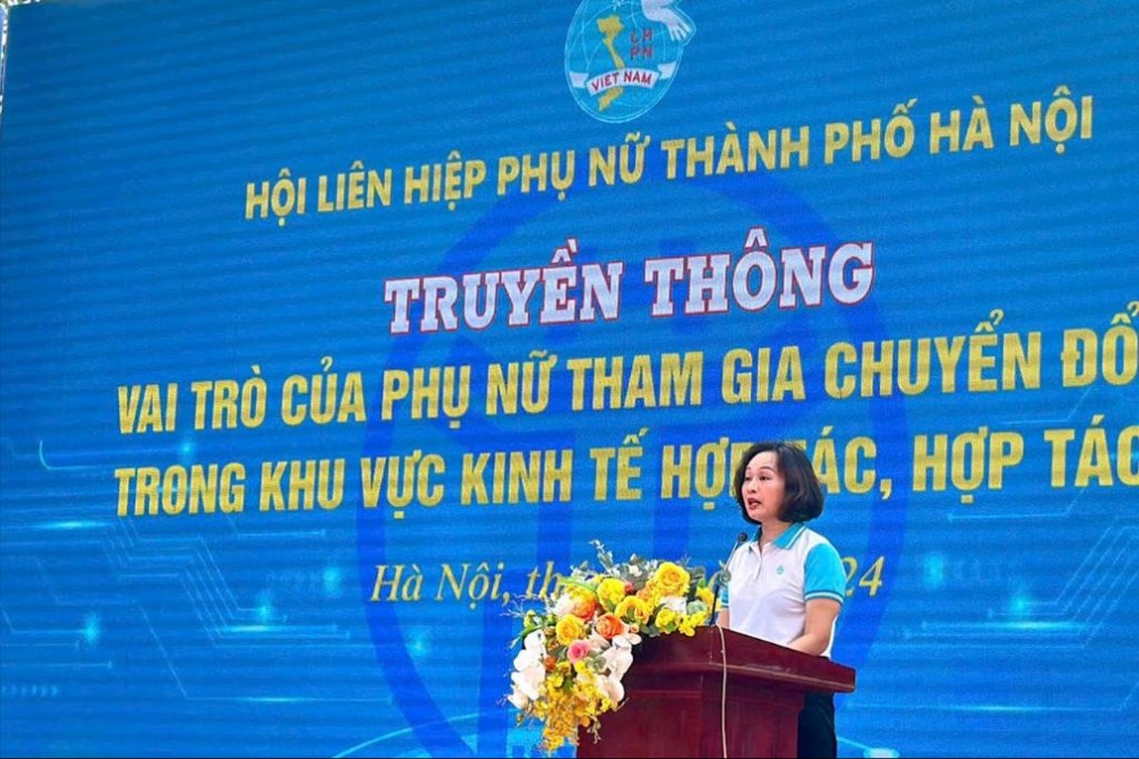 Phụ nữ tham gia chuyển đổi số trong khu vực kinh tế hợp tác