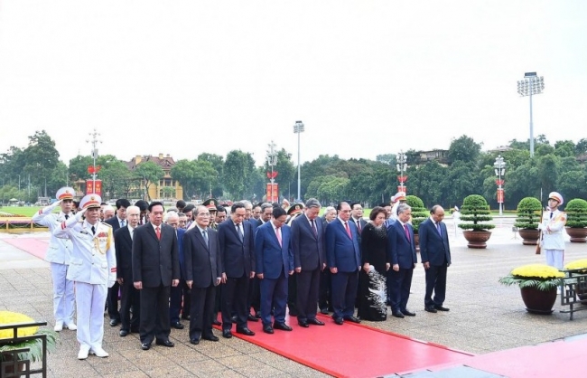 Lãnh đạo Đảng, Nhà nước và TP Hà Nội vào Lăng viếng Chủ tịch Hồ Chí Minh