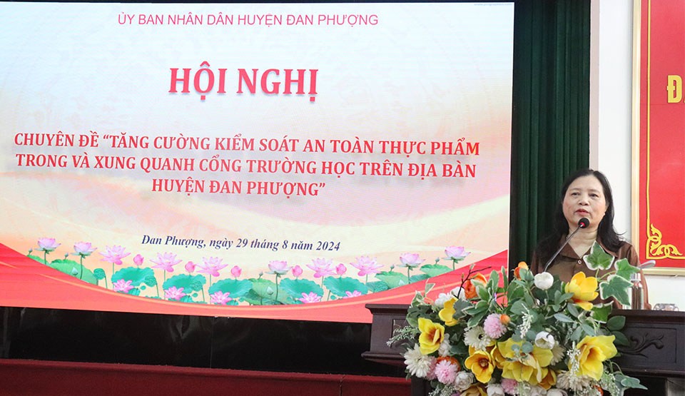 Huyện Đan Phượng kiểm soát an toàn thực phẩm trong và xung quanh cổng trường học