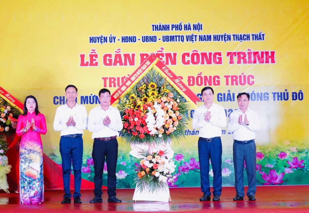 Huyện Thạch Thất: Gắn biển loạt thiết chế văn hóa chào mừng 70 năm Ngày Giải phóng Thủ đô