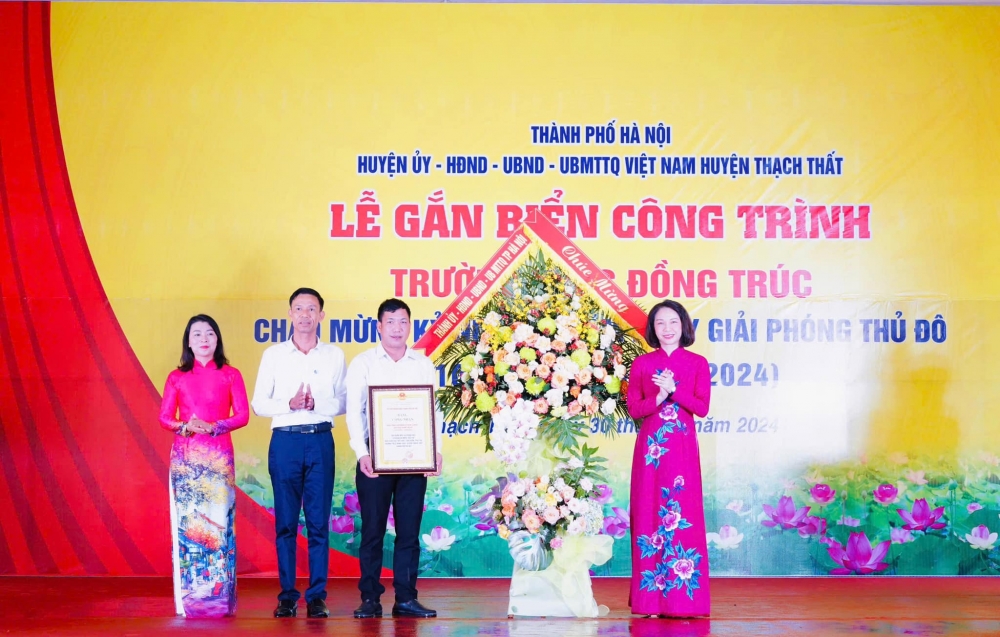 Huyện Thạch Thất: Gắn biển loạt thiết chế văn hóa chào mừng 70 năm Ngày Giải phóng Thủ đô