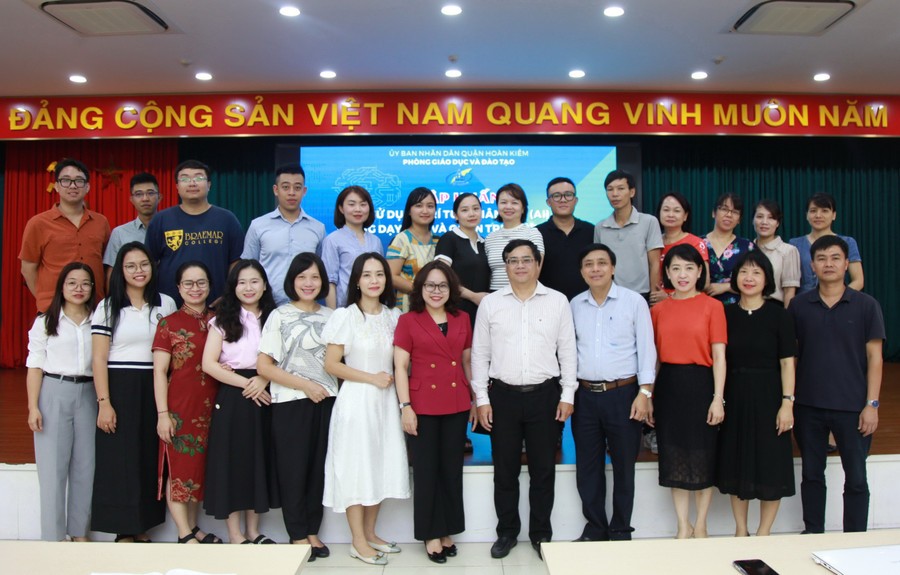 Các học viên khối THCS tham gia lớp học.