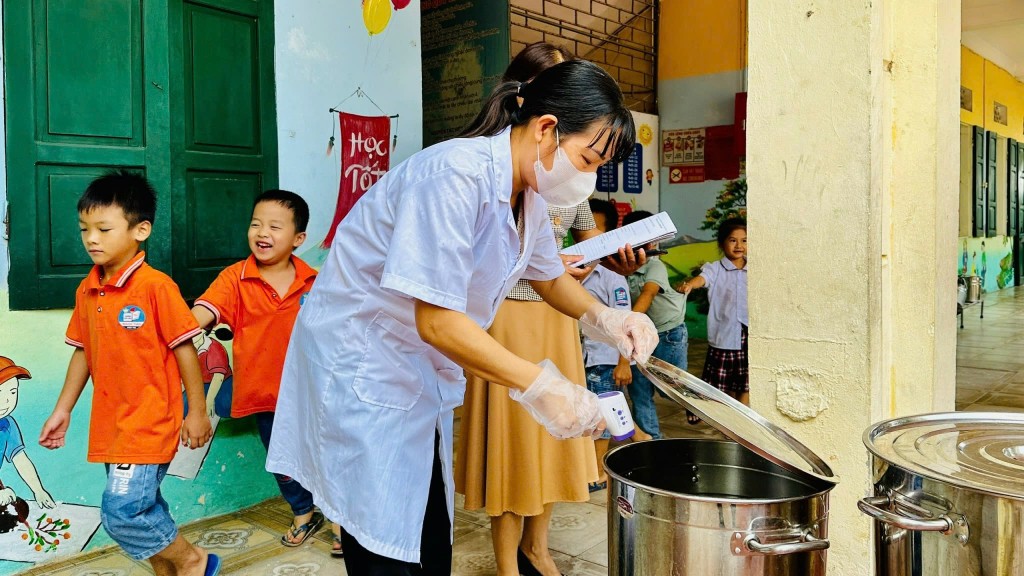 Đảm bảo an toàn thực phẩm bữa ăn bán trú đầu năm học mới