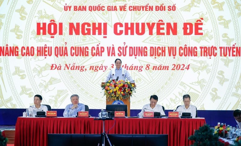 Thủ tướng Phạm Minh Chính chủ trì Hội nghị trực tuyến toàn quốc chuyên đề nâng cao hiệu quả cung cấp và sử dụng dịch vụ công trực tuyến - Ảnh: VGP/Nhật Bắc