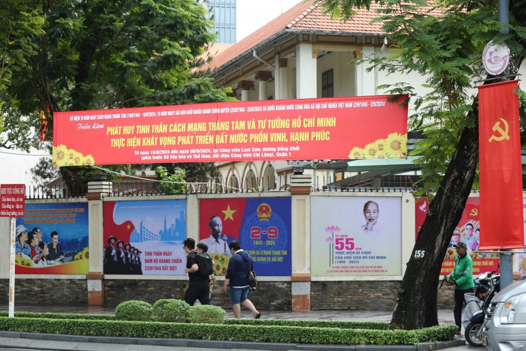 TP Hồ Chí Minh rực rỡ sắc cờ đỏ chào mừng Quốc khánh