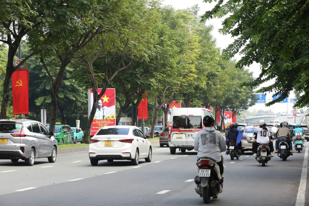 TP Hồ Chí Minh rực rỡ sắc cờ đỏ chào mừng Quốc khánh