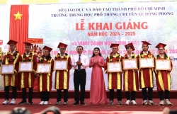 Học sinh TP Hồ Chí Minh hân hoan đón chào năm học mới